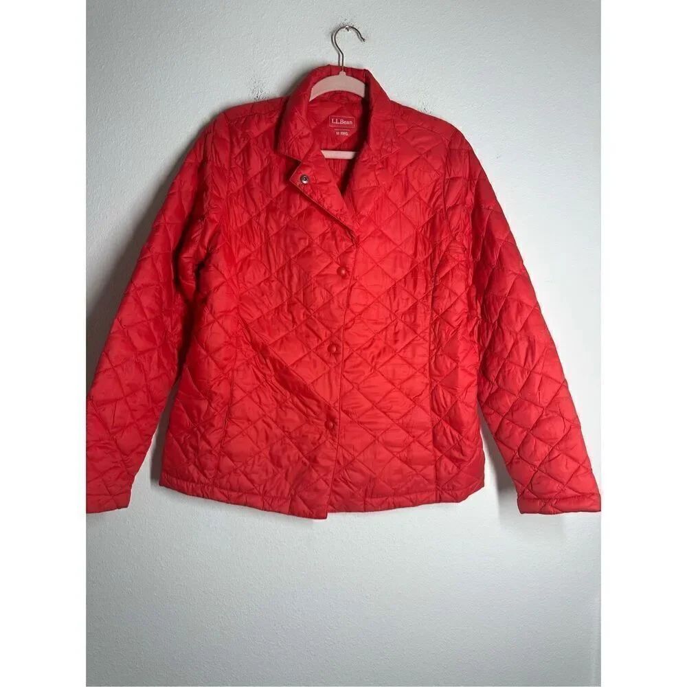 L.L. Bean Women's  Insulation Red Quilted Coat Jacket Size M Snaps Closure
